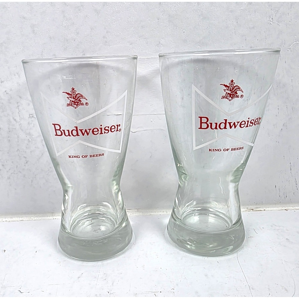 Vtg Set of 2 Budweiser Beer Pint Glasses "King of‎ Beers" Bowtie Logo Barware